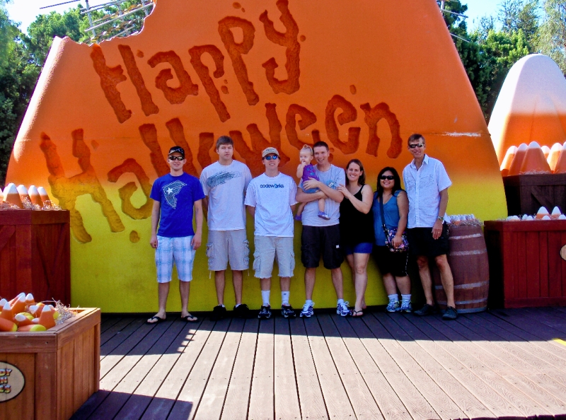 Disney2009 026.jpg - California Adventure all dressed up for Halloween